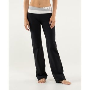 Lululemon Astro Pant size 6 Black / Slalom Stripe